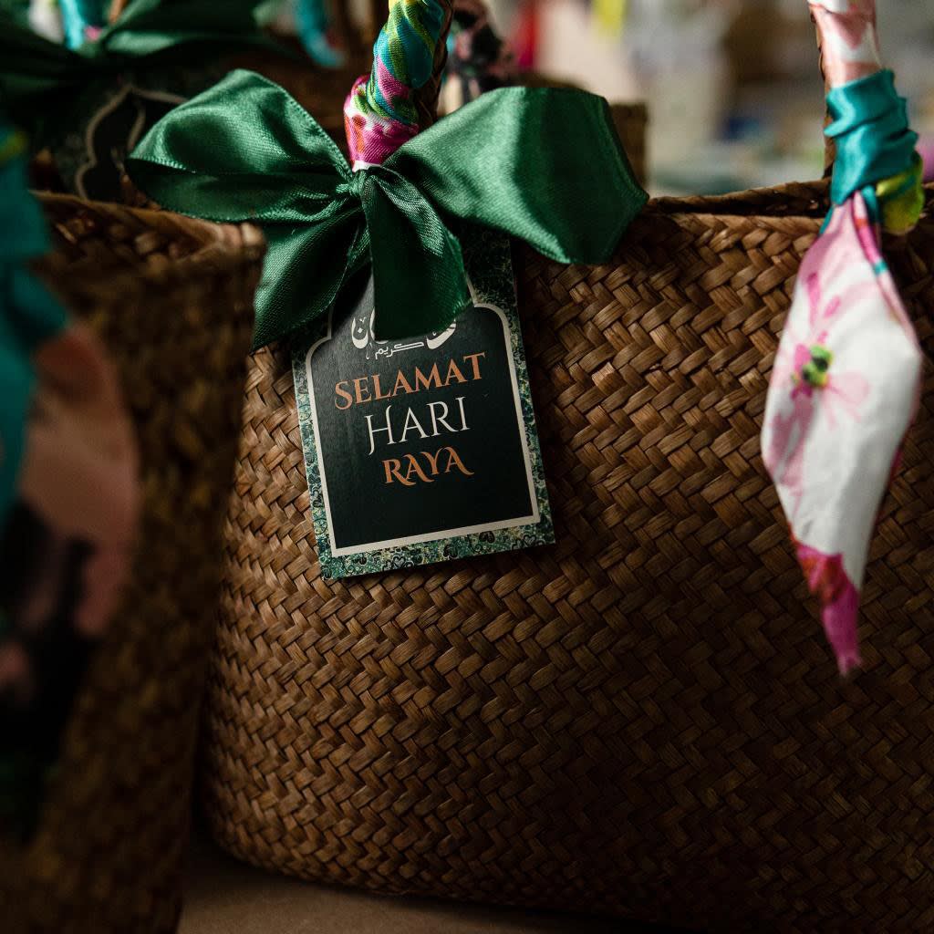Raya straw bag corporate gift set product photo square-3