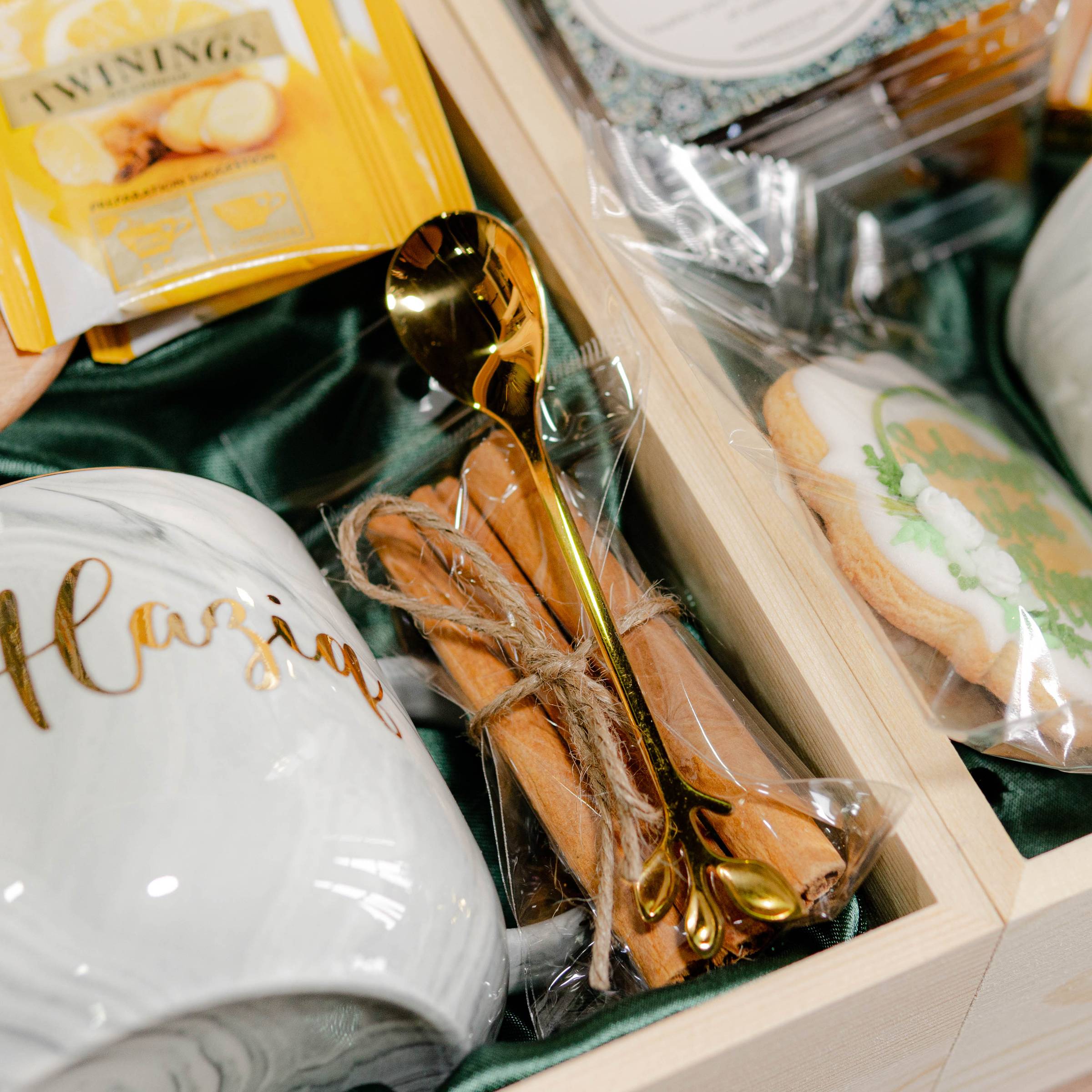 Raya personalised wooden gift set product photo square-6