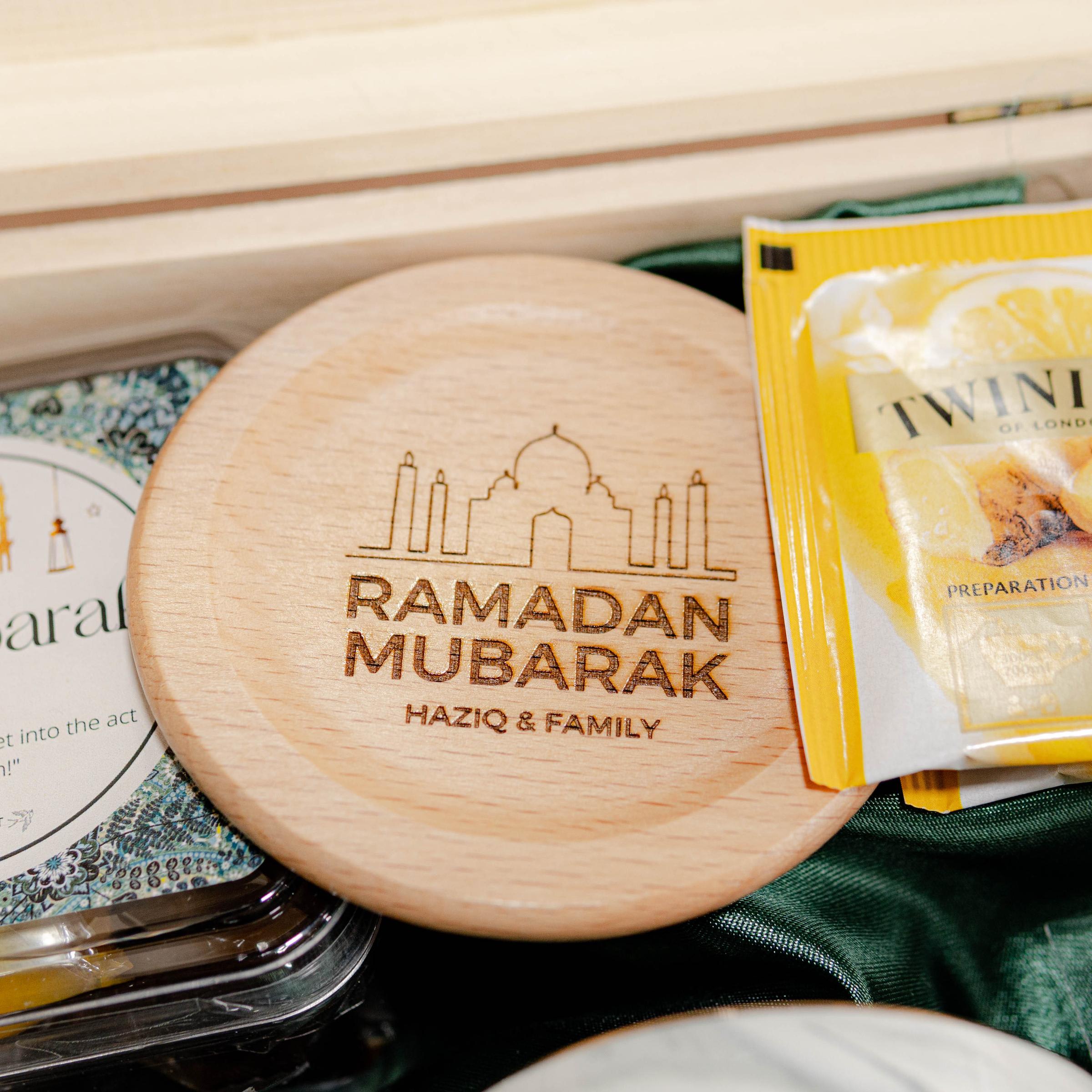 Raya personalised wooden gift set product photo square-4