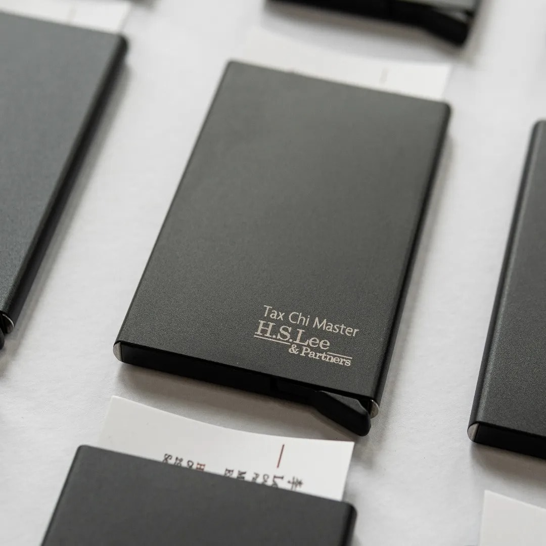 Corporate gift anti-theft rfid-blocking credit card holder with custom engraved logo or branding product photo square-3