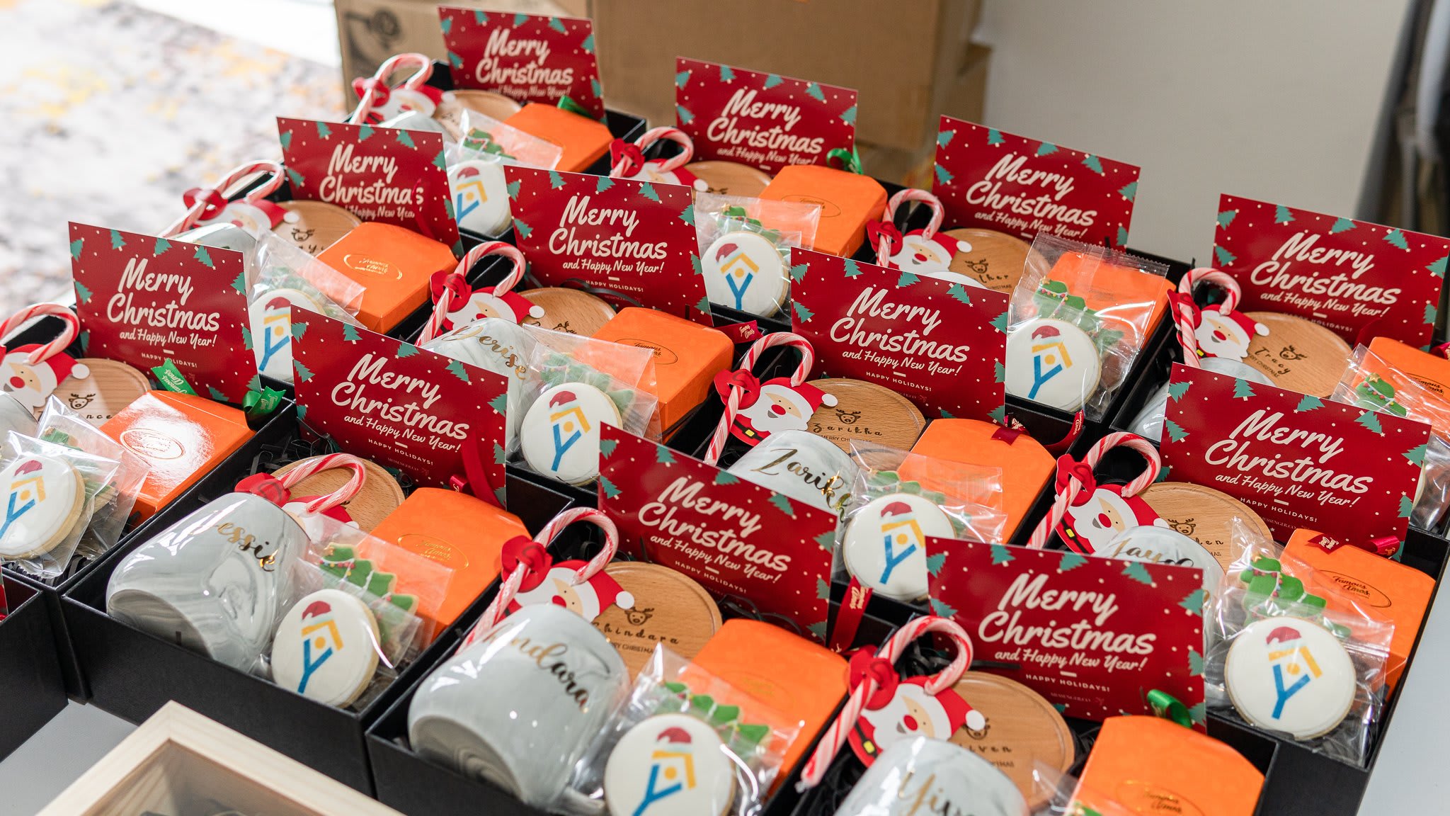 Personalised christmas halal gift sets - hostastay product photo landscape-2