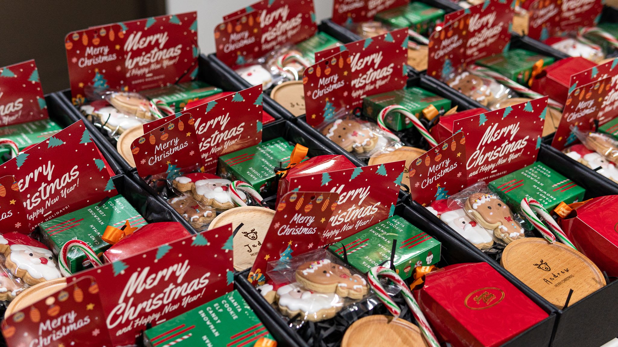 Personalised christmas halal gift sets product photo landscape-2