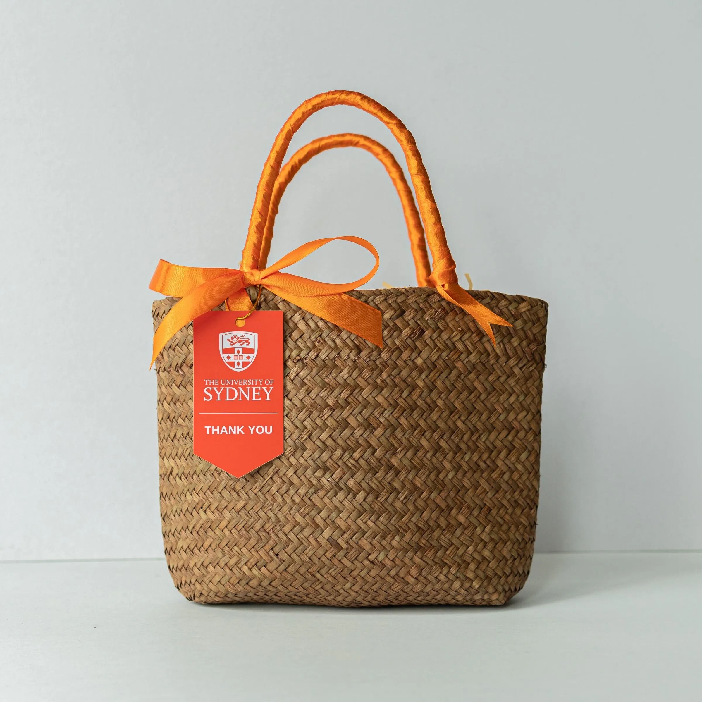 Client gift set - the university of sydney product photo square-4