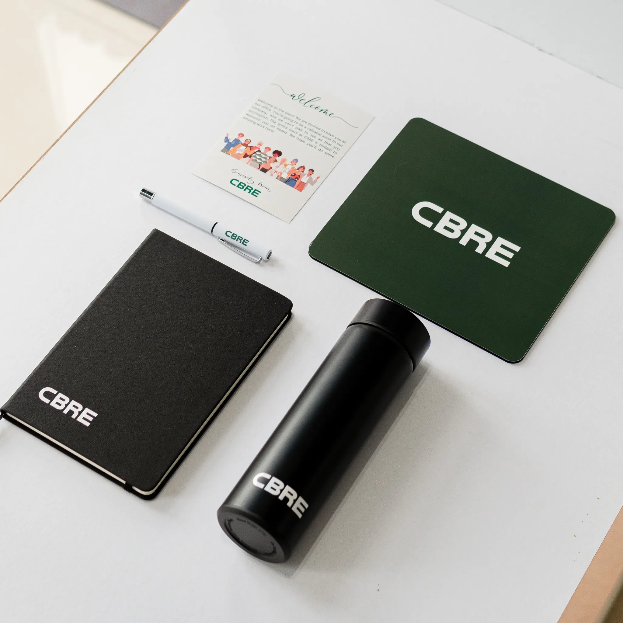 Welcome gift set - cbre product photo square-3