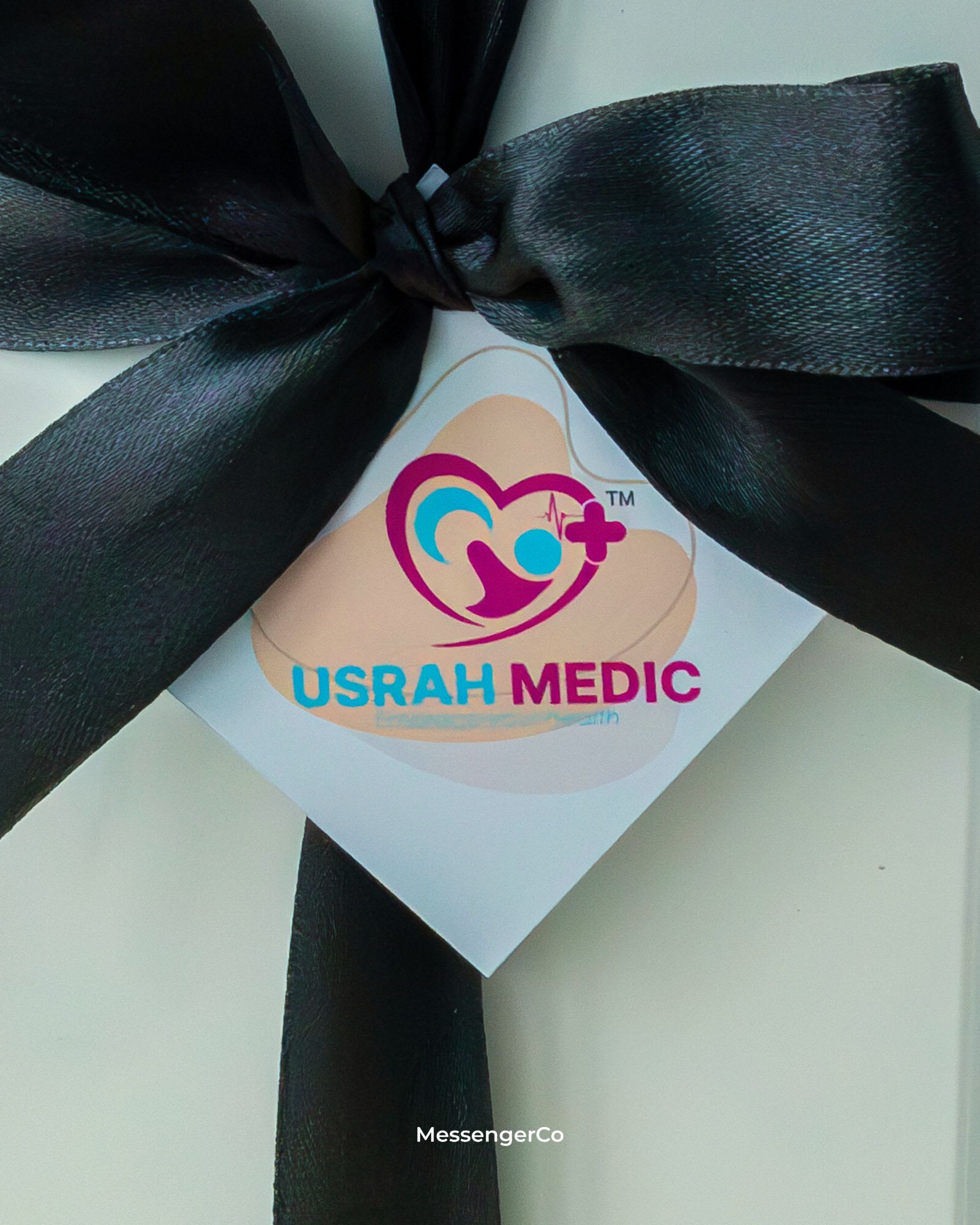 Flask gift set - usrah medic product photo portrait-2
