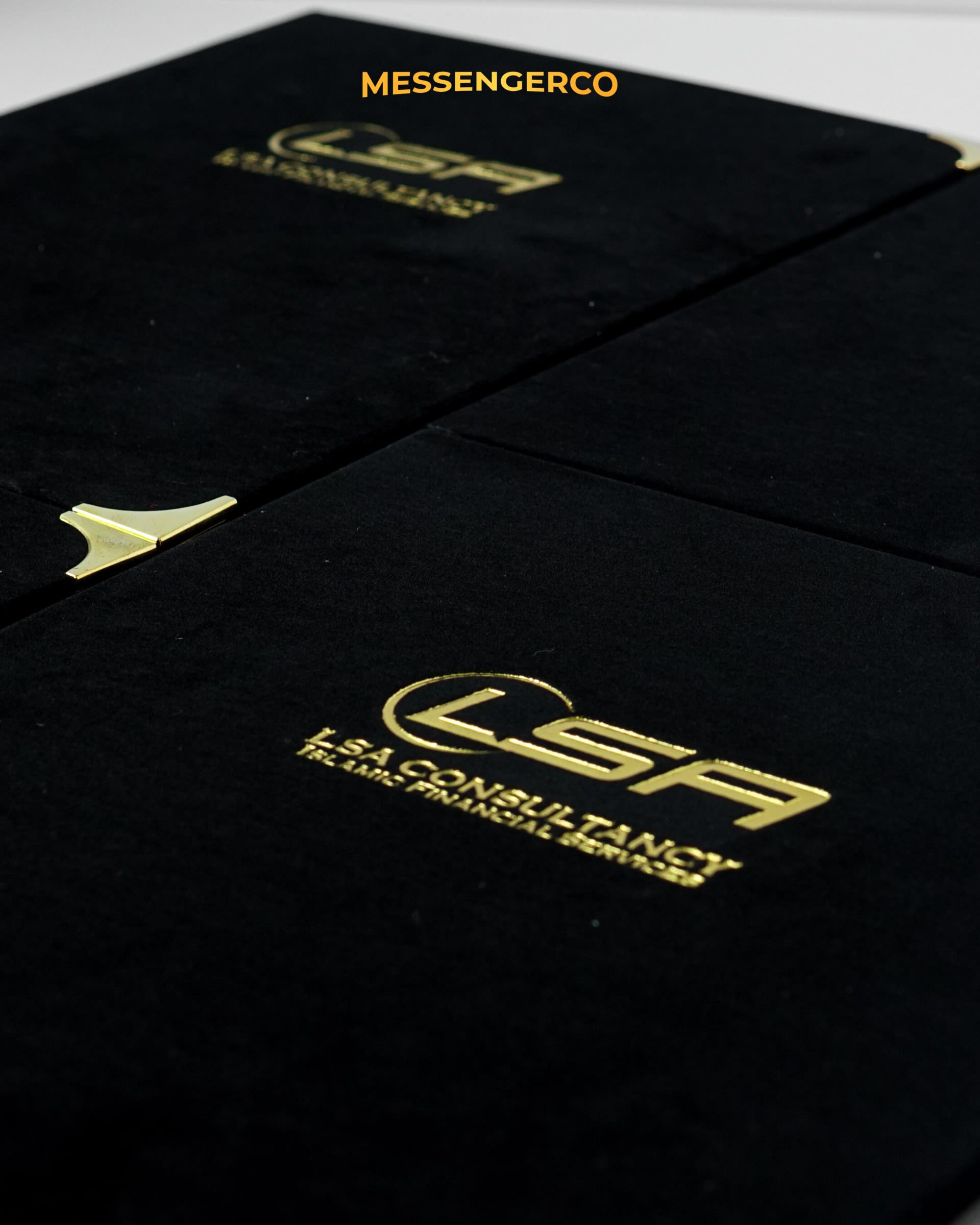 Customised certification case - lsa product photo portrait-3