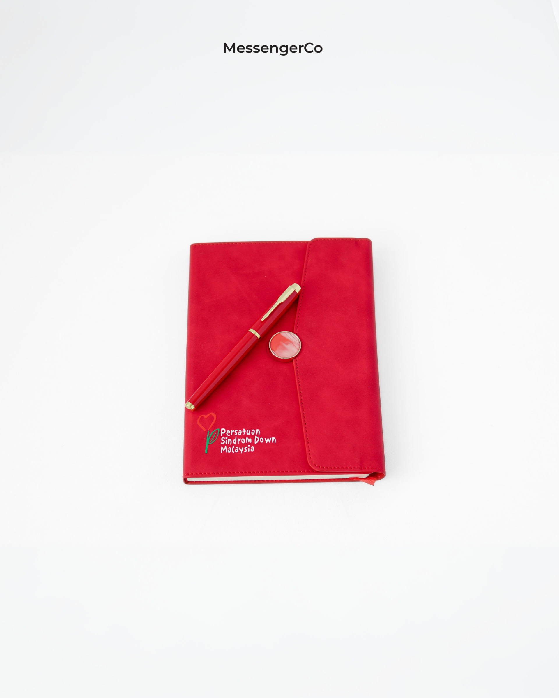 Customised notebook & pen set - psdm product photo portrait-3