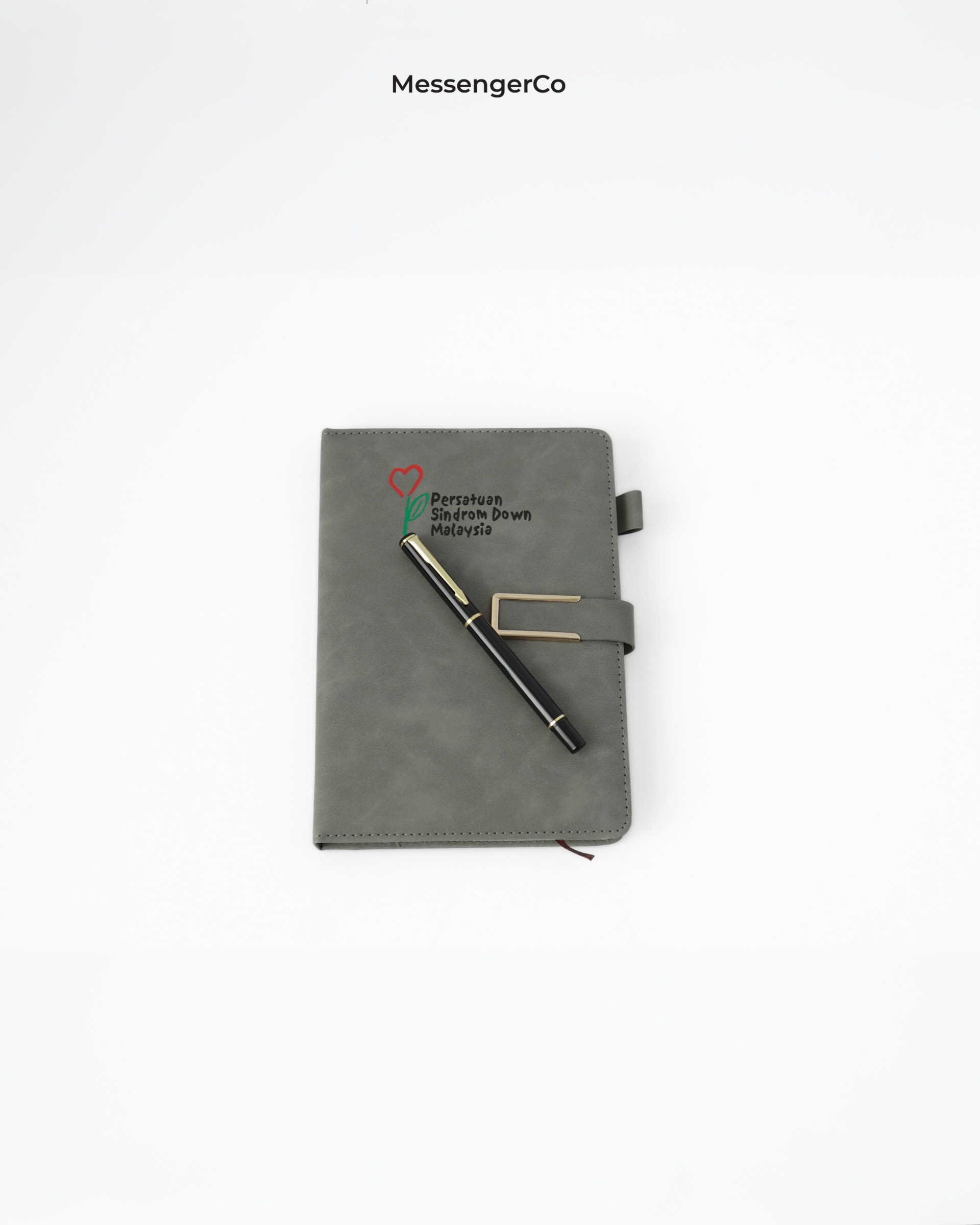 Customised notebook & pen set - psdm product photo portrait-4