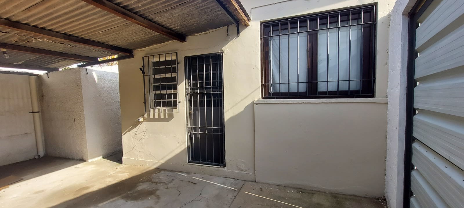 Alquiler casa 2 dormitorios 2 baños y cochera en Malvin Norte