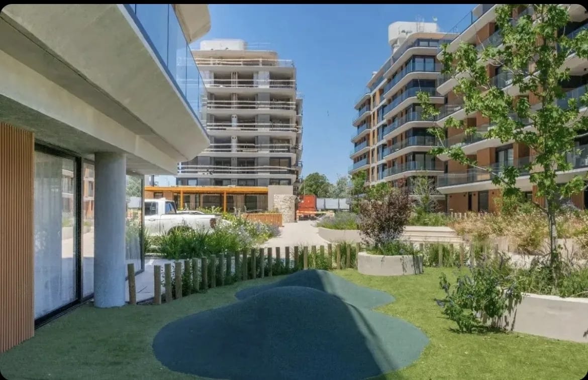 Alquiler apartamento 2 dormitorios con cochera y balcon en Barra de Carrasco