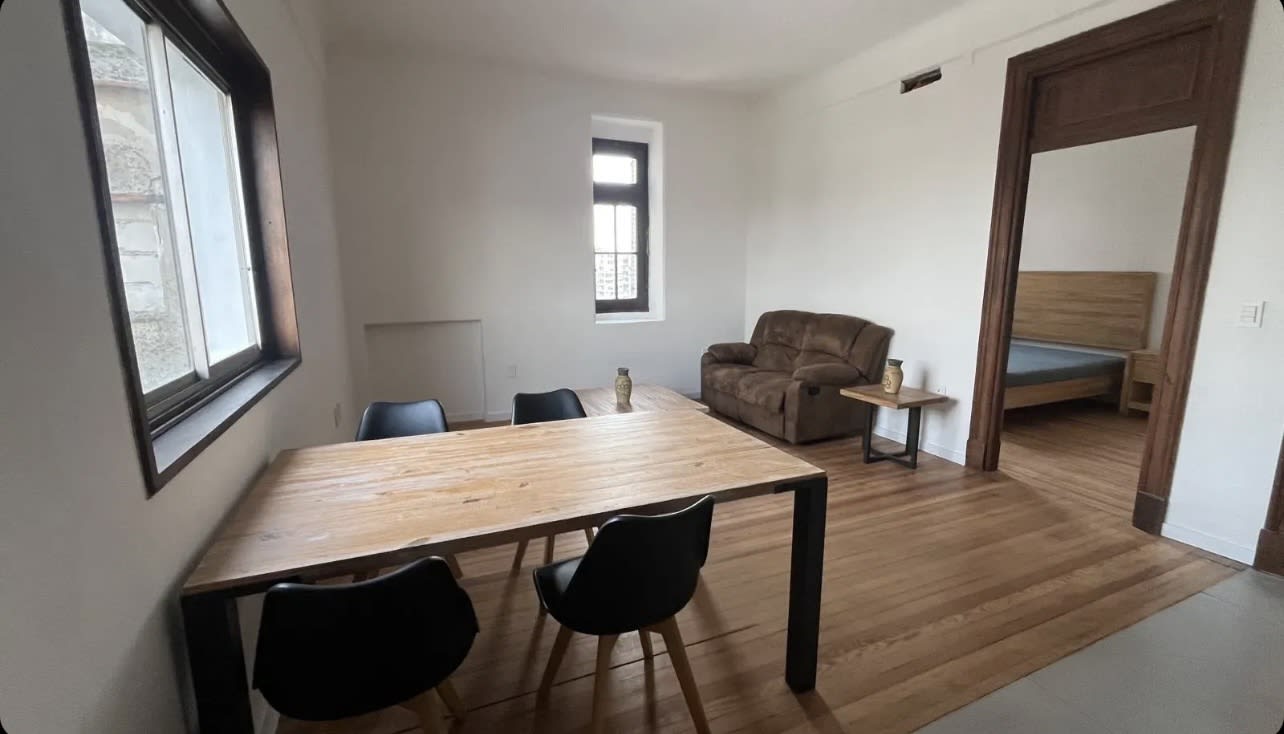 Hermoso apartamento de 1 dormitorio totalmente amueblado a nuevo en el emblemático Palacio Salvo.