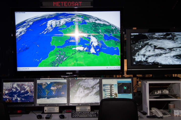 Image Differences between meteorology and climatology - school