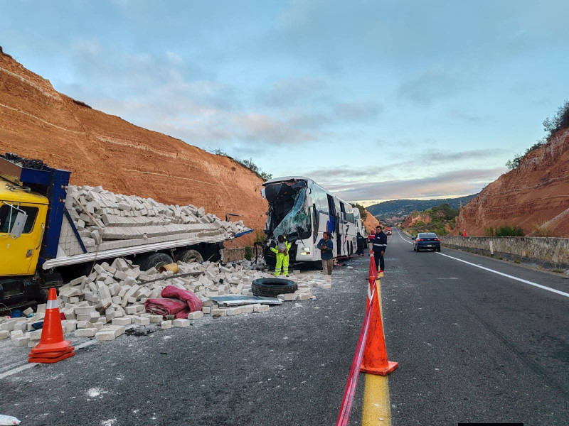 Accidente vial en carretera de Oaxaca deja dos personas sin vida
