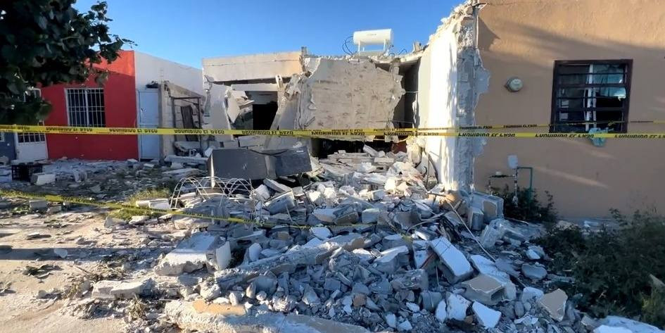 Explosión por fuga de gas derrumba una casa y daña otras 35 en Torreón