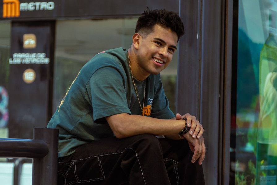 Influencer Esen Alva de visita por Saltillo en recorrido turístico por Coahuila