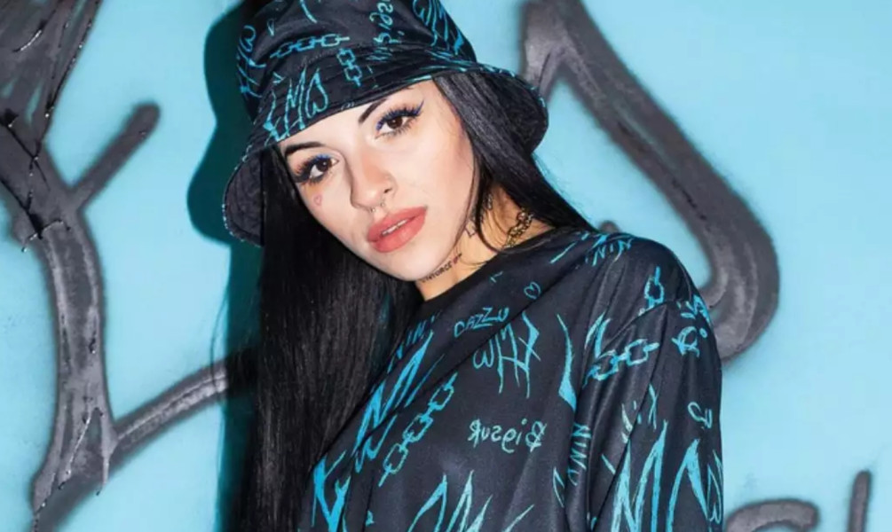 Cazzu rompe en llanto en pleno concierto