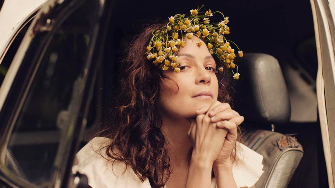 Natalia Lafourcade reprograma conciertos para cuidar su embarazo