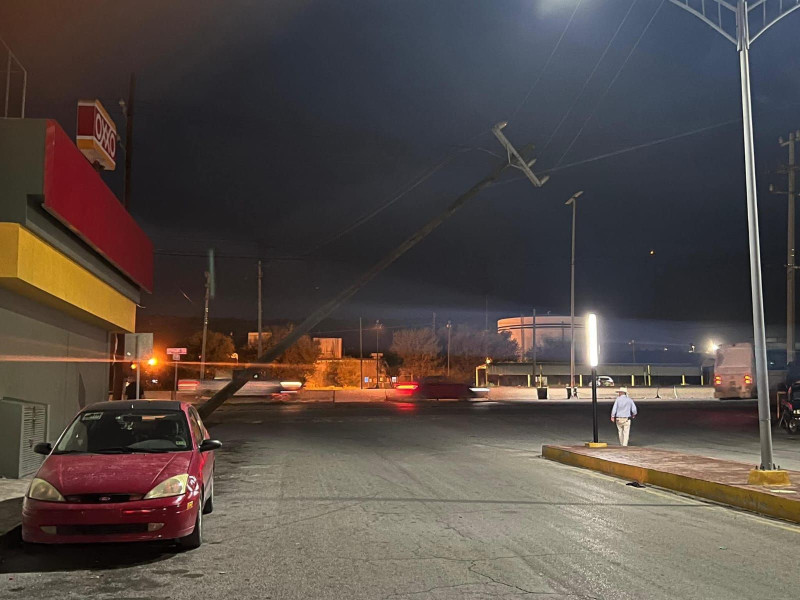 Fuerte tolvanera y lluvia azotan Monclova