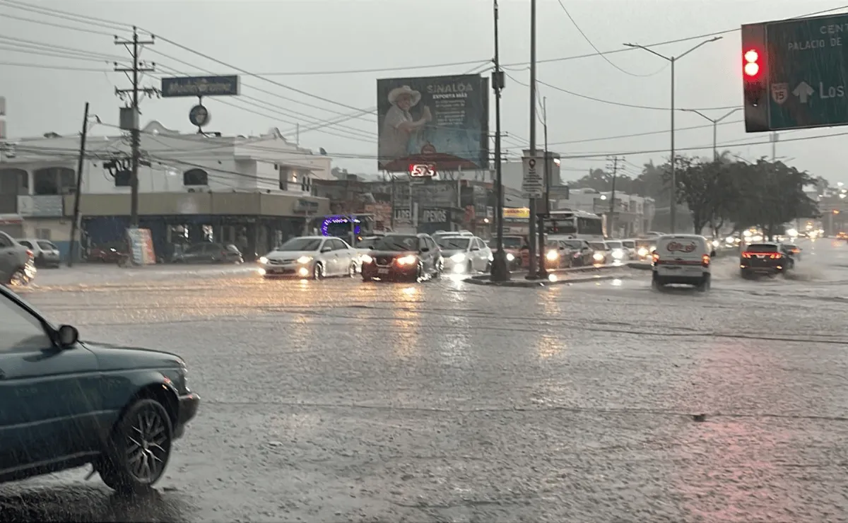 Intensas lluvias provocan inundaciones en Culiacán