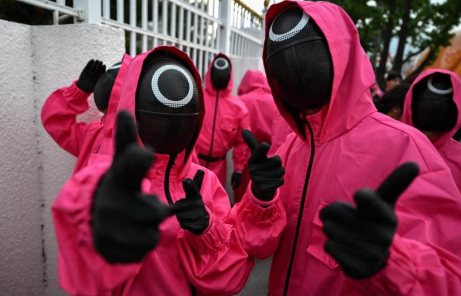 Corea celebra final de ‘El juego del Calamar’ con desfile en Seúl