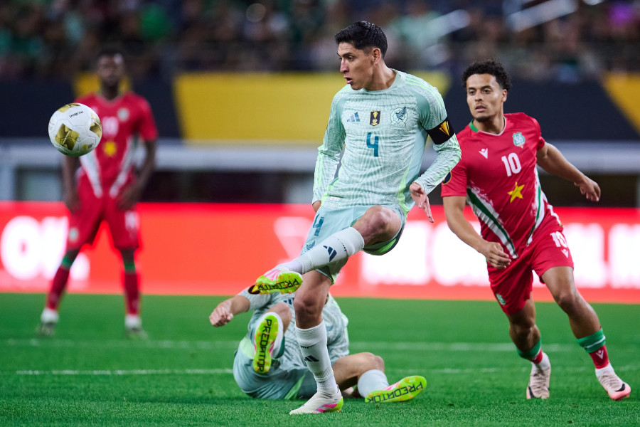 César Montes lidera al Tri rumbo a Cuartos: doblete ante Surinam y pase asegurado