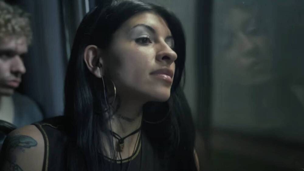 Cazzu llega a CDMX junto a su hija Inti y responde a situación con Christian Nodal