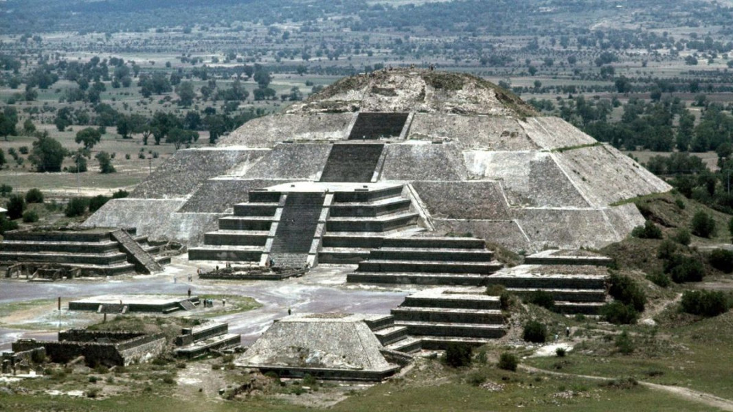 INAH permite volver a subir la pirámide de la Luna en Teotihuacan tras cinco años de conservación