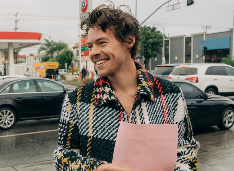 ¡Qué suerte! Harry Styles tiene amable gesto con pareja en Roma