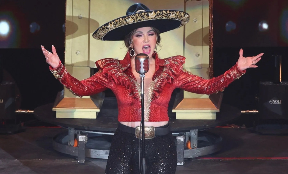 ¡Hay siete heridos! Colapsa escenario donde Alicia Villareal daría concierto en CDMX