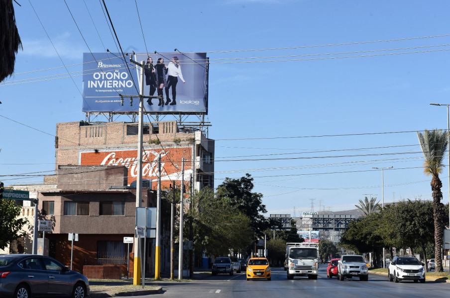 Implementan programa de regularización de espectaculares en Torreón
