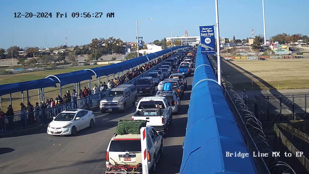 Extensas filas y tiempos de espera en el cruce de Piedras Negras a ...