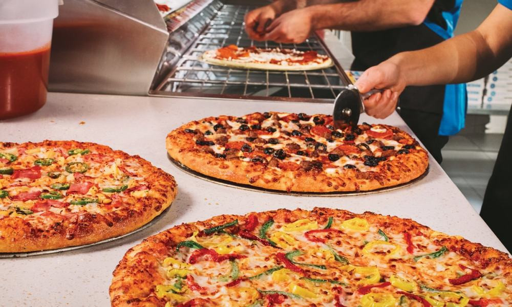 Por inflación en la India, Domino’s Pizza vende en $10 pesos su pizza
