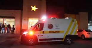 Menor sale herido en Piedras Negras tras caída de cuatro metros en Carl´s Jr.