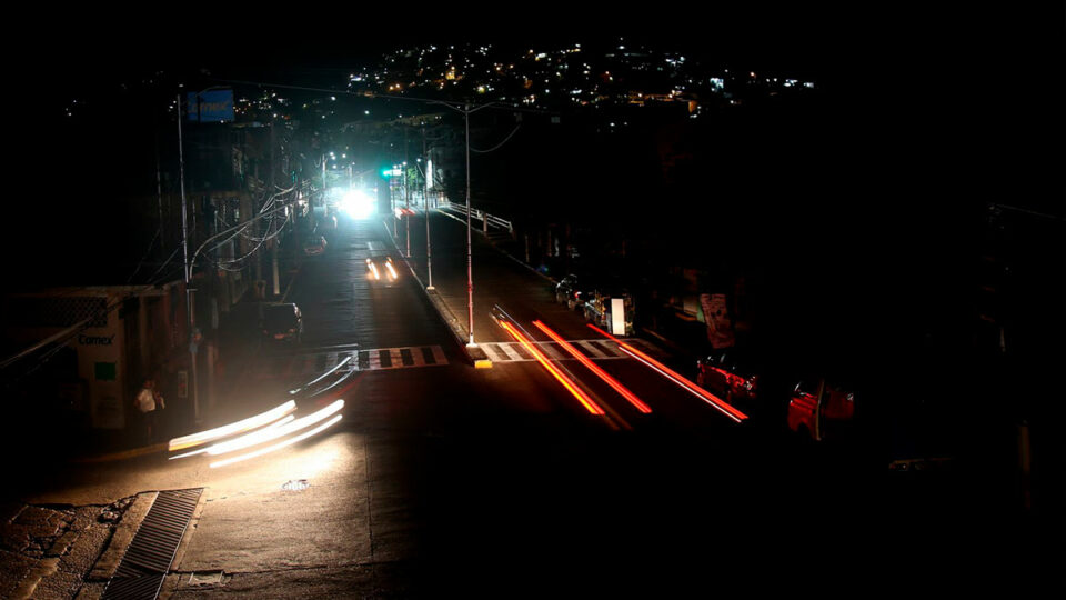 Apagón por calor extremo deja a miles sin luz en Buenos Aires