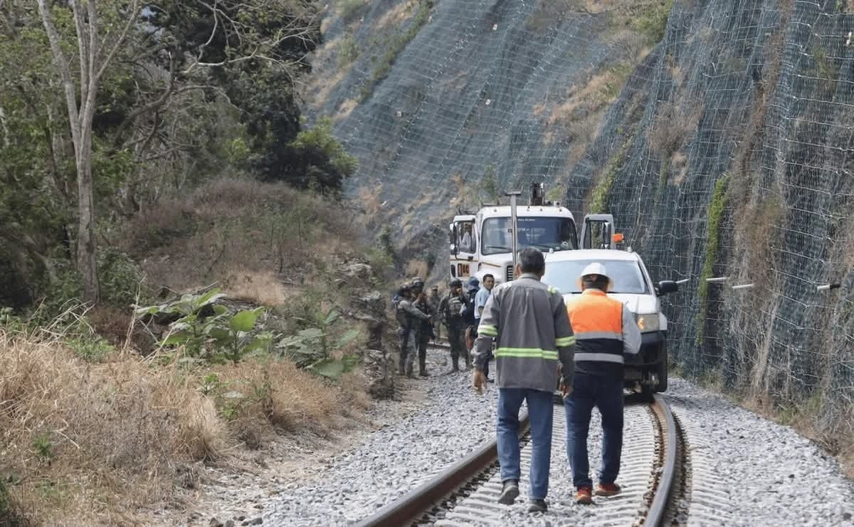 Intentan descarrilar tren en Guanajuato