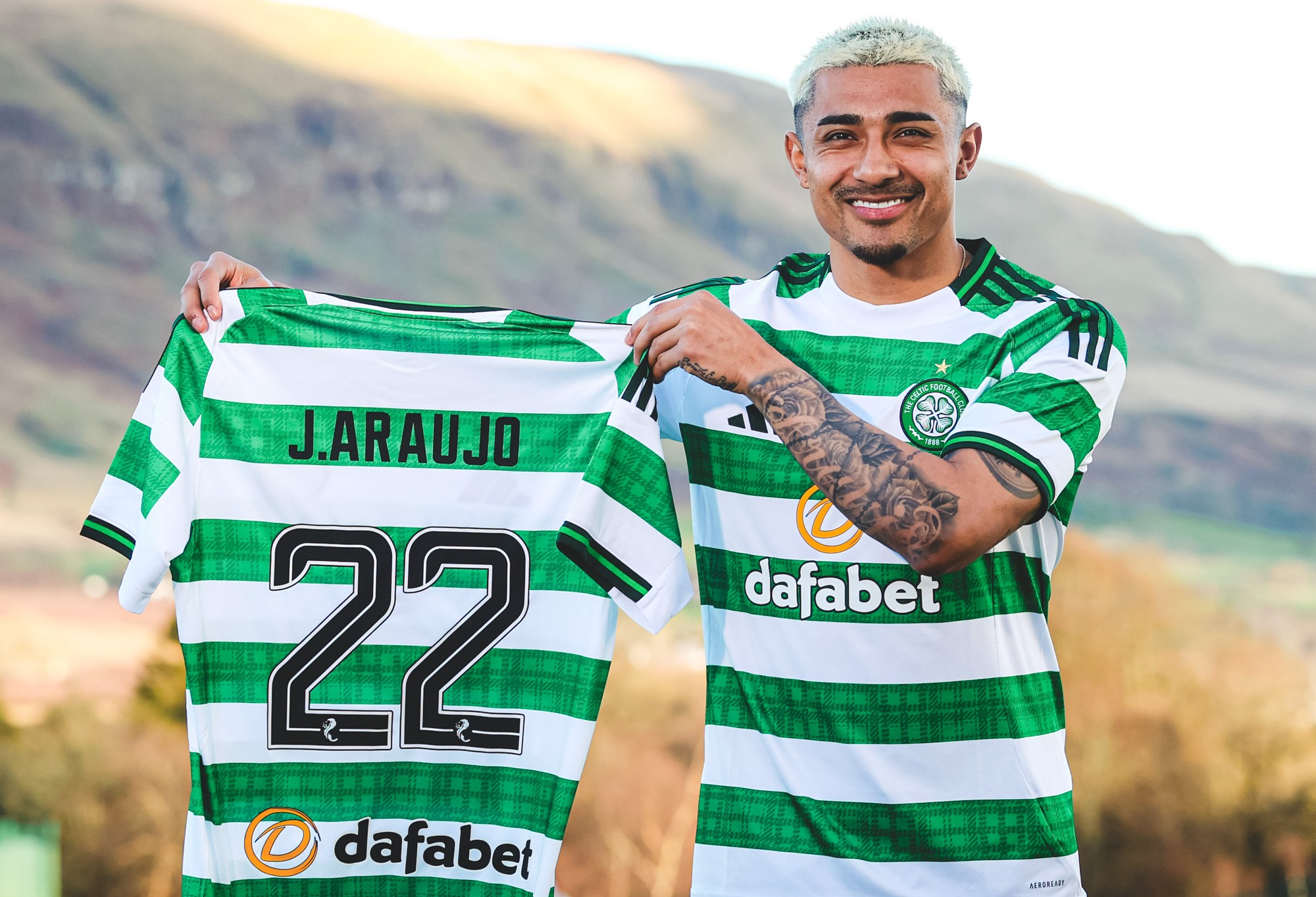 ¡Deja Inglaterra!; Julián Araujo cambia de equipo antes del Mundial