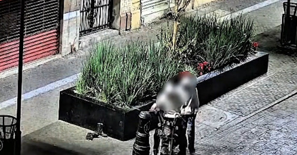 Detienen a dos sujetos por intento de robo de motocicleta