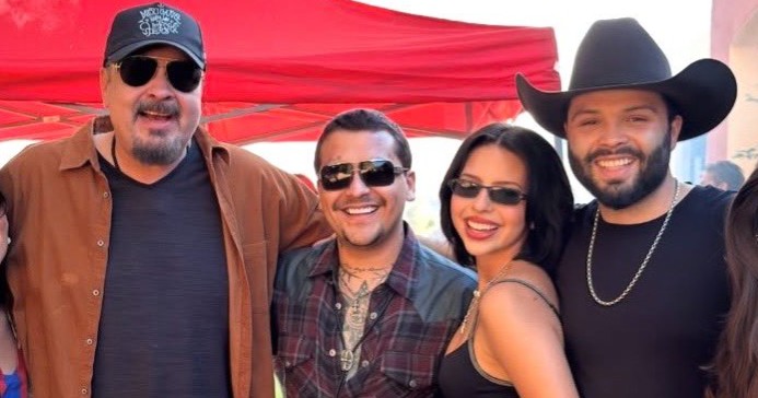 Pepe Aguilar sorprende a Christian Nodal en su cumpleaños ¿O fue Ángela?