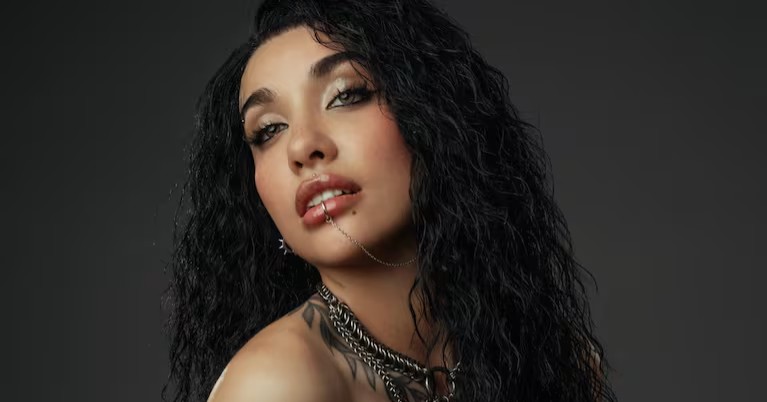 María Becerra dona para combatir incendios en la Patagonia de Argentina