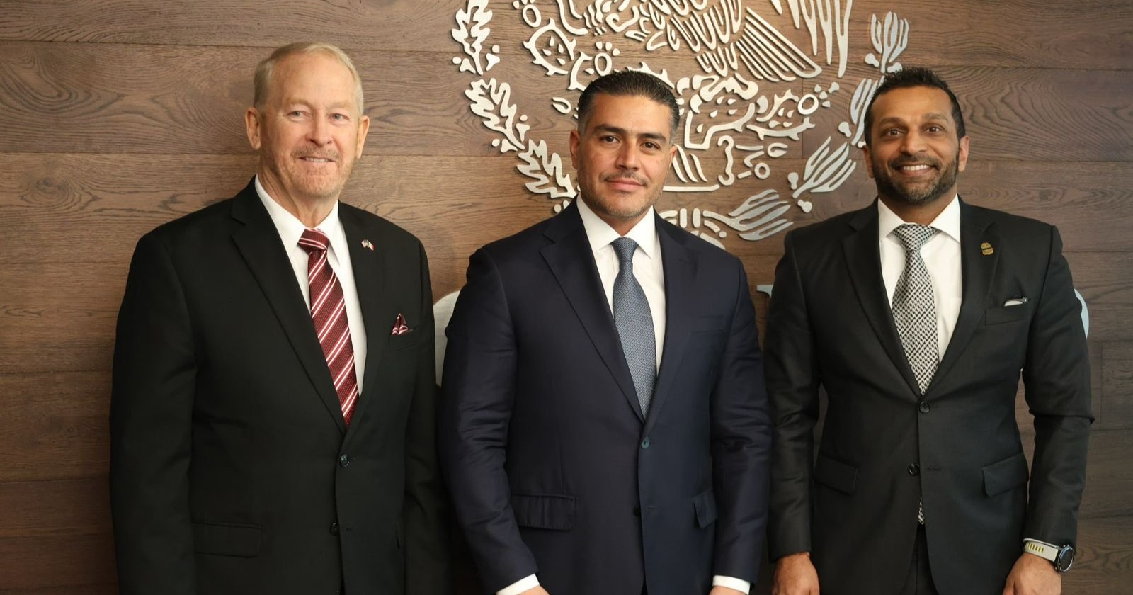 Harfuch se reúne con director del FBI