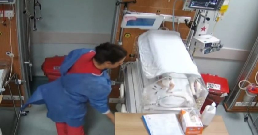 Enfermera golpea a bebé y la deja con discapacidad en Turquía