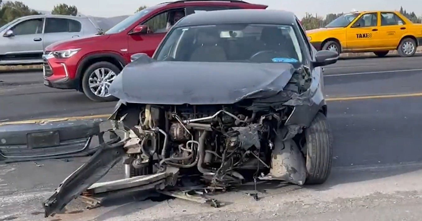 Retorno prohibido provoca choque en la carretera Saltillo–Zacatecas