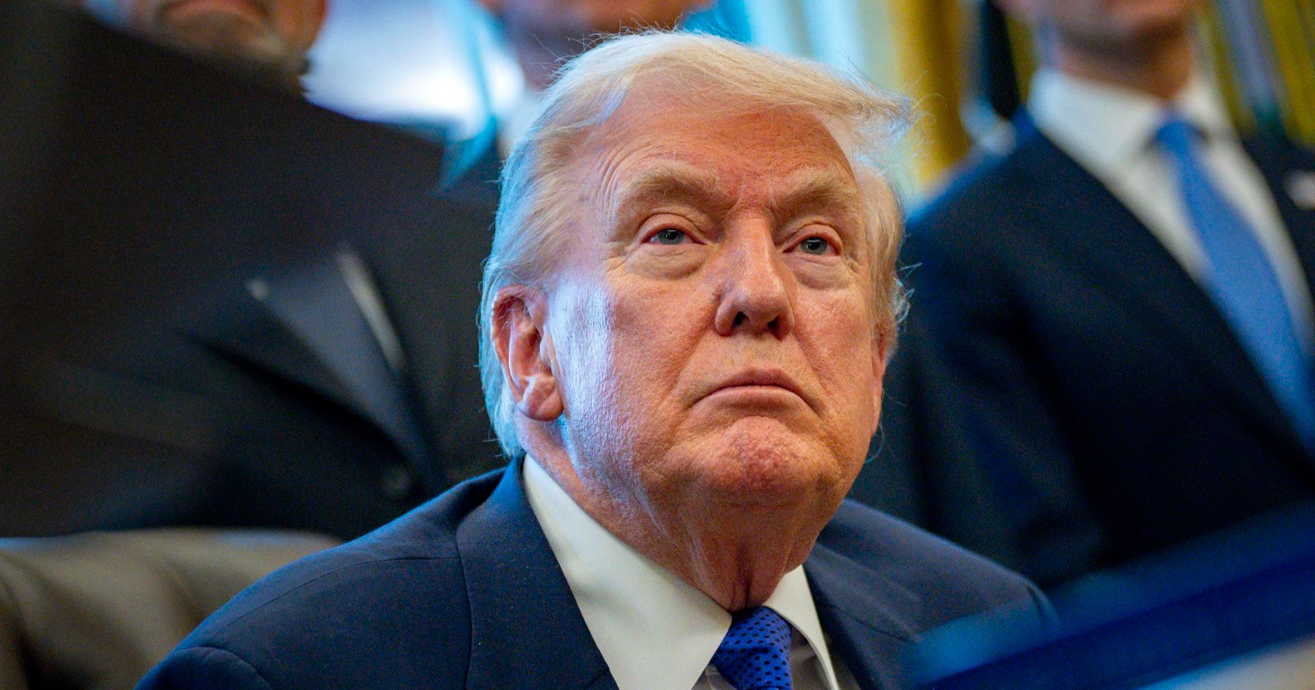 Trump afirma que México suspenderá envío de petróleo a Cuba