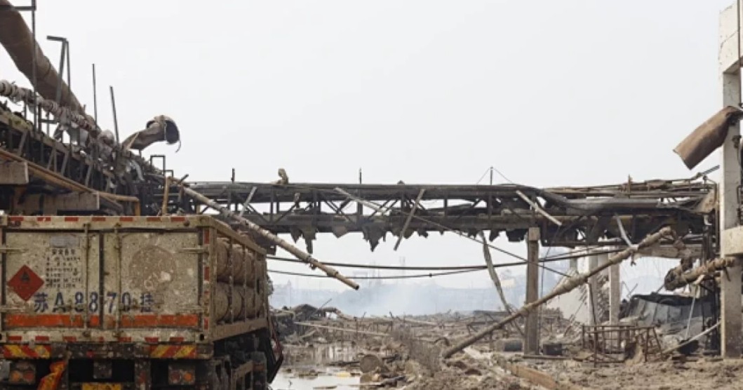 Colapsa puente en construcción y deja víctimas en China