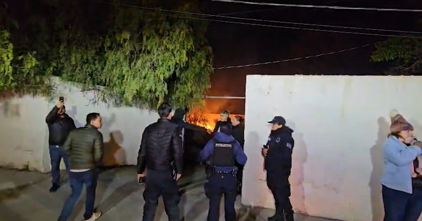 Quema de basura desata incendio en predio delBlvd. José Narro Robles