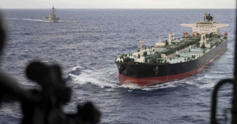 Estados Unidos intercepta petrolero y lanza ataque contra narcolancha en el océano Índico