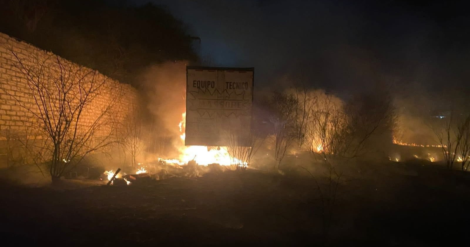 Incendio consume por completo a camón de grupo Massore