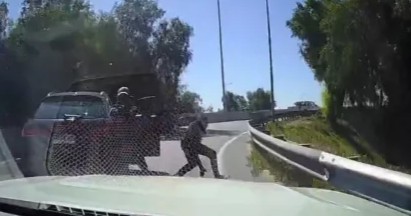 Conductor atropella a delincuente para escapar de asalto en Chile