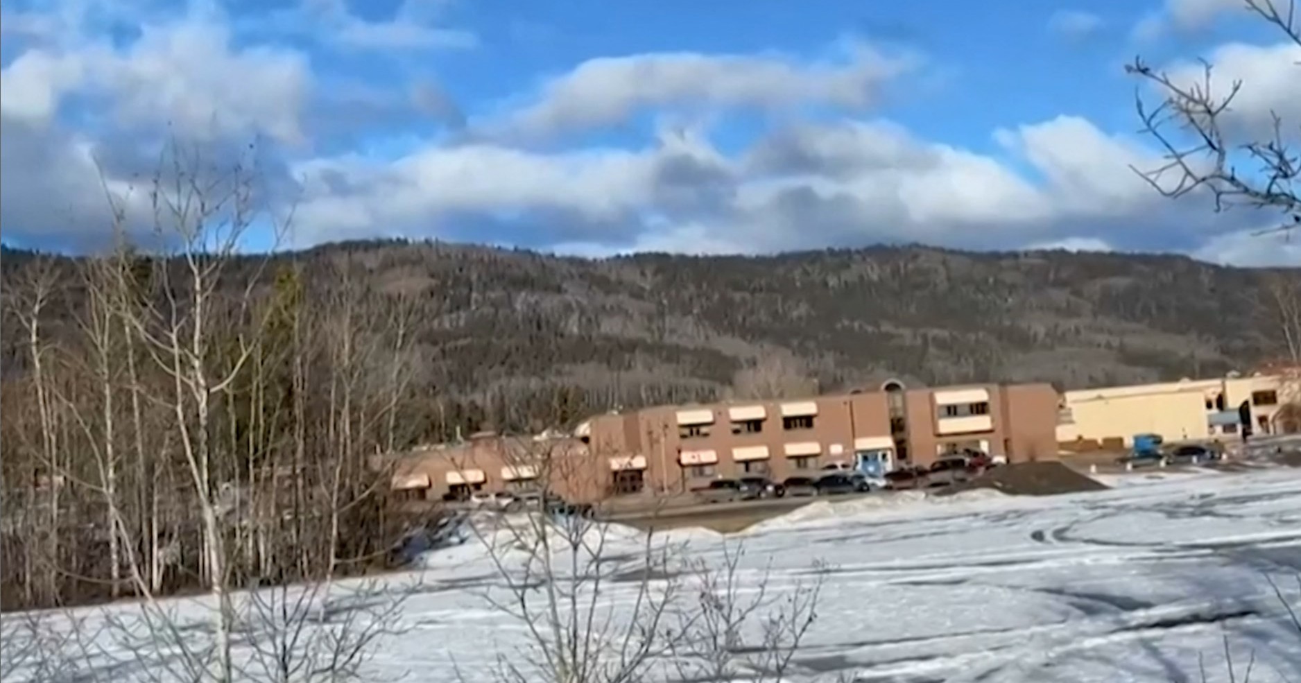 Ataque armado en secundaria cobra vida de al menos 10 personas y 25 más heridos