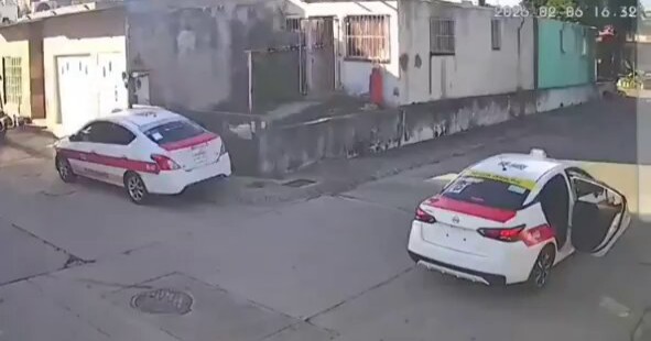 Motociclistas asaltan y golpean a adulta mayor al bajar de un taxi en Veracruz 